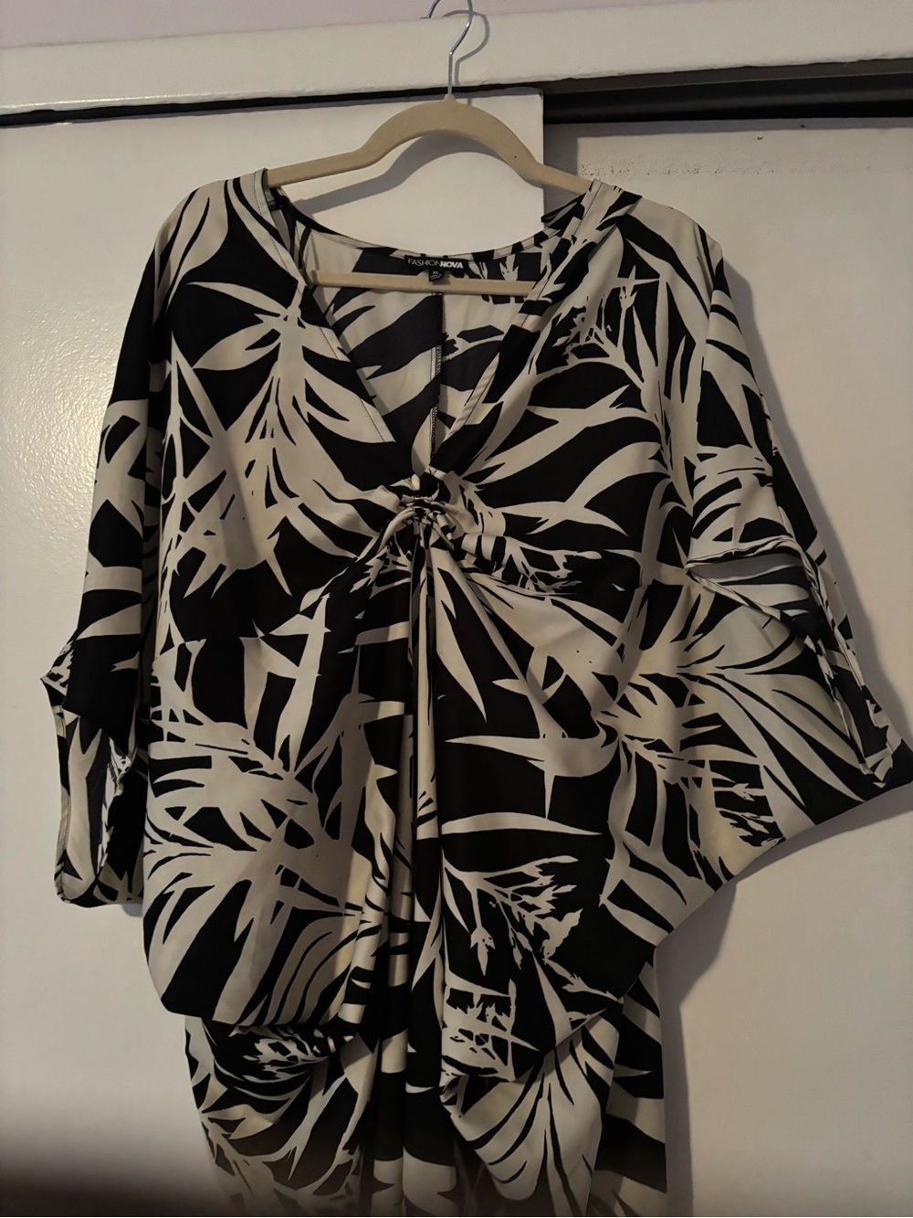 Like new Fashion Nova Flowy Black and White Tropical Print Dress XL - Picture 2 of 4